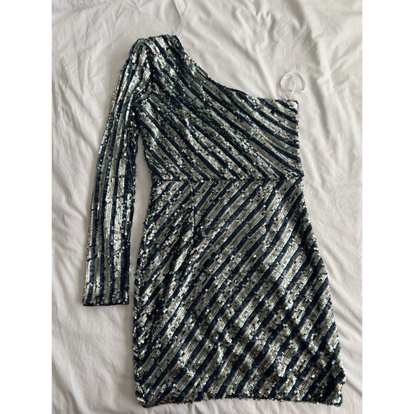 Lulu’s Sparkly Soiree Blue Multi Sequin One-Shoulder Bodycon Mini Dress Size M - Picture 5 of 12